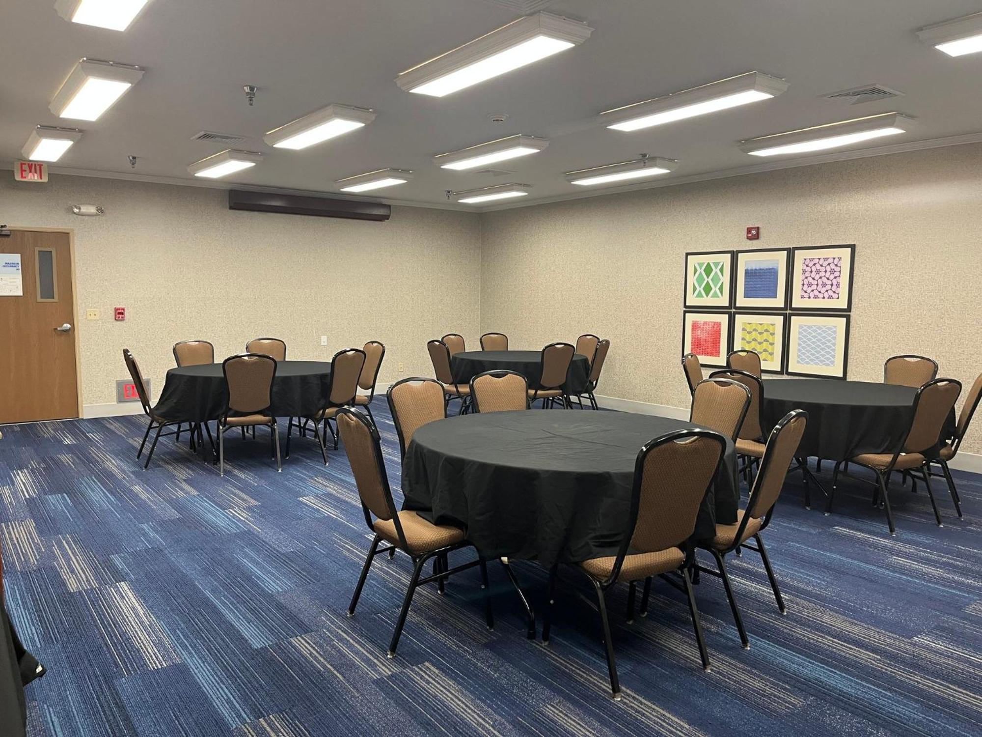 Holiday Inn Express Hotel & Suites Sioux Falls At Empire Mall By Ihg Ngoại thất bức ảnh
